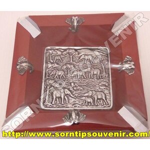 ที่เขี่ยบุหรี่ช้างไม้โลหะ