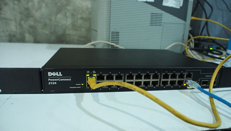 switch dell 2724 gigabit มือ 2 พร้อมใช้งาน