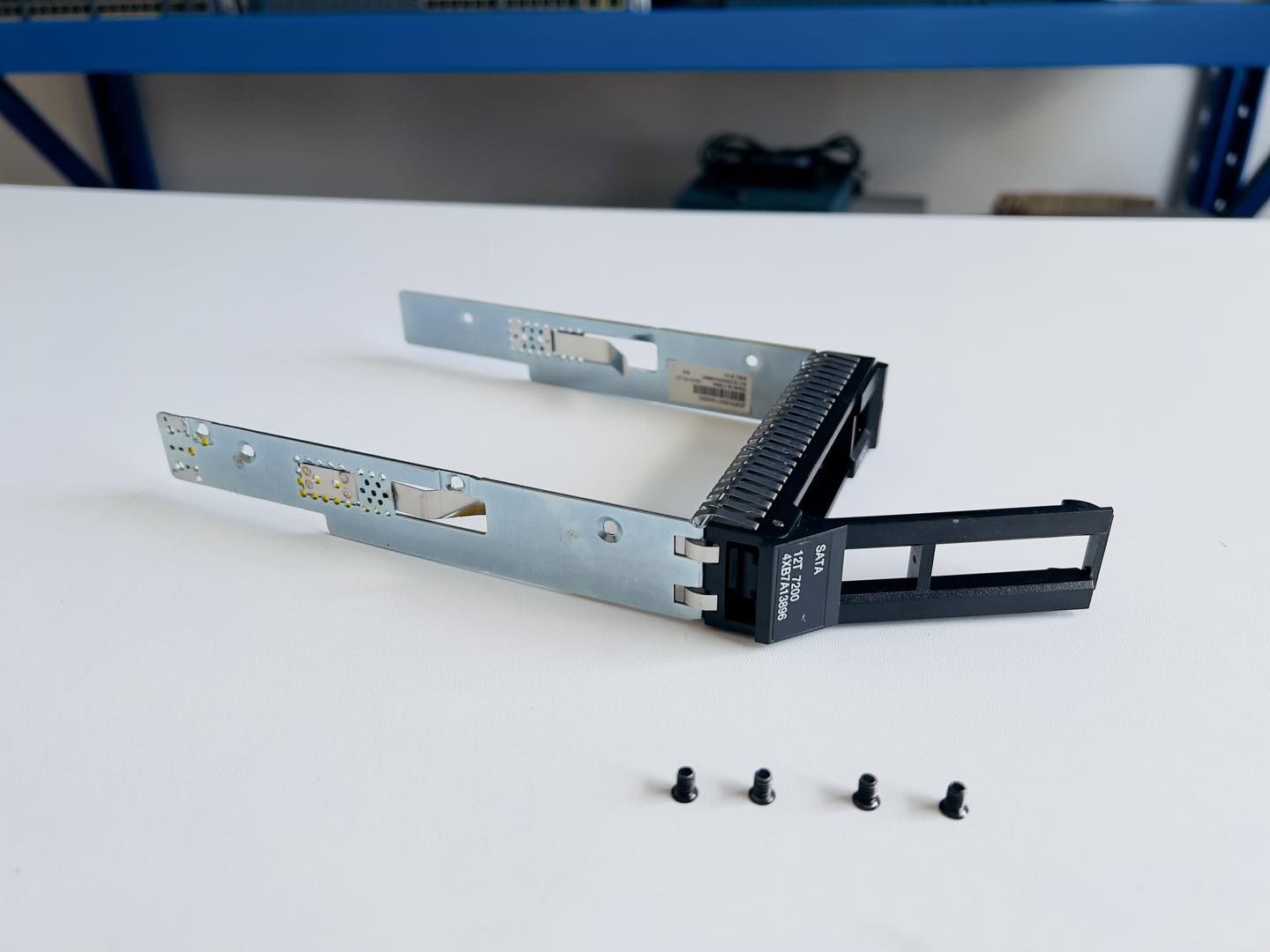 tray hdd lenovo 3.5 int SR650 SR850 SN550 Series SAS SATA เทฮาร์ดดิสเลอโนโวมือสองพร้อมใช้งาน