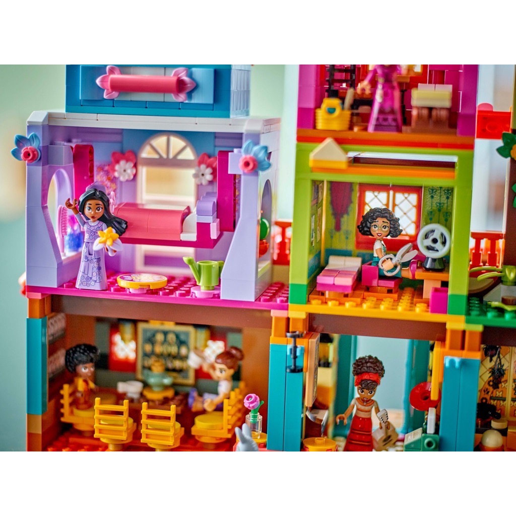 เลโก้ LEGO Disney 43245 The Magical Madrigal House