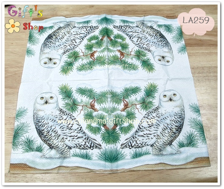 กระดาษแนปกิ้น ลายนกฮูกหิมะ กับต้นสน พื้นหลังสีขาว