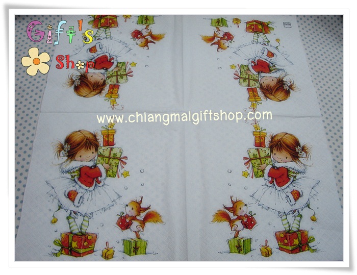 กระดาษแนปกิ้น ลายเด็กผู้หญิง ใส่เสื้อซานตาครอส กล่องของขวัญ กระรอก พื้นหลังสีขาว