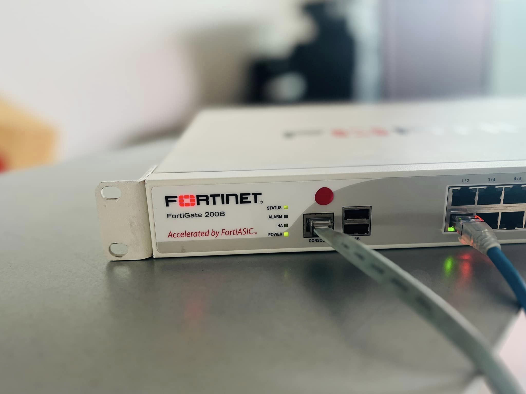 Fortinet Fortigate 200B FG-200B Firewall Security Appliance ฟอติเกตมือสองพร้อมใช้งาน