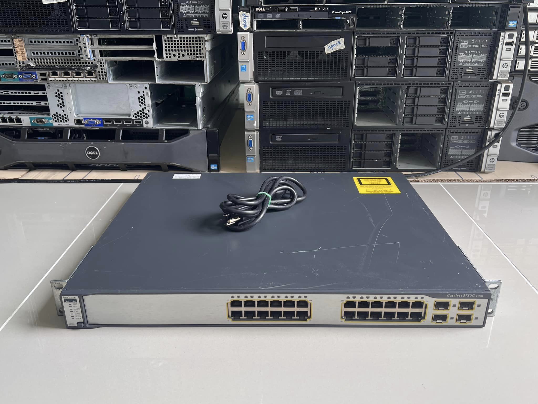 Cisco 3750G 24 port gigabit layer 3 สวิทมือสองพร้อมใช้งาน