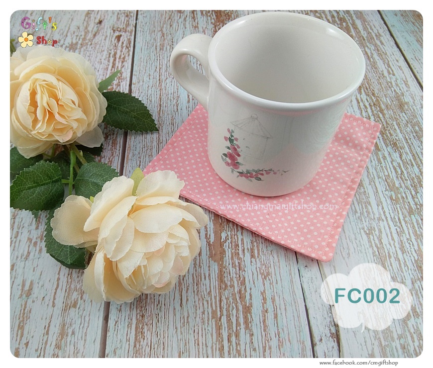 ผ้ารองแก้ว ผ้ารองแก้วกาแฟ ผ้ารองแก้วน้ำใช้ได้สองด้าน ที่วางแก้ว งานแฮนด์เมด ผ้าคอตตอนลายจุดสีชมพูอ่อนจุดขาว