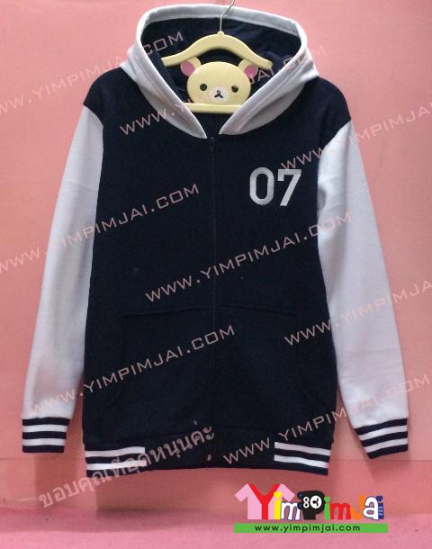 เสื้อกันหนาว ฮู้ดเบสบอล สีกรมท่า แขนขาว หมวกขาวในกรมท่า ลายตามสั่ง ปักเลขที่หน้าอกหน้า ส่วนหลังปัก UDONPITTAYANUKOON 113 M.3.4