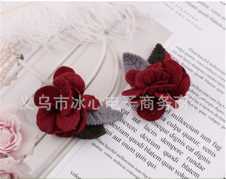 ดอกไม้ผ้าพร้อมใบไม้ ขนาด 4 ซม. มี 8 สีให้เลือก#CR036