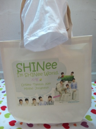 กระเป๋าผ้าดิบสกรีน shinee