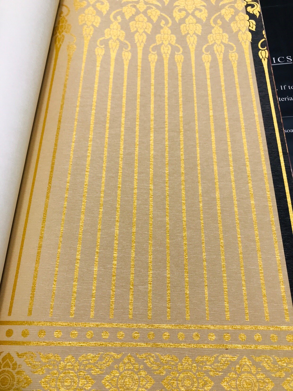 วอลเปเปอร์ลายไทย (ขอบบนล่าง) เทา-ทอง BD049-11