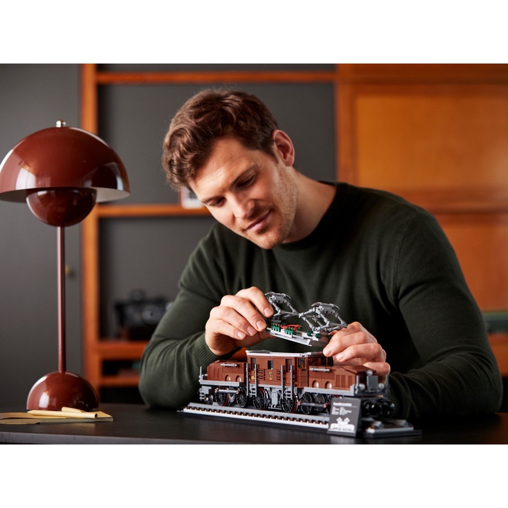 LEGO Exclusives 10277 Crocodile Locomotive