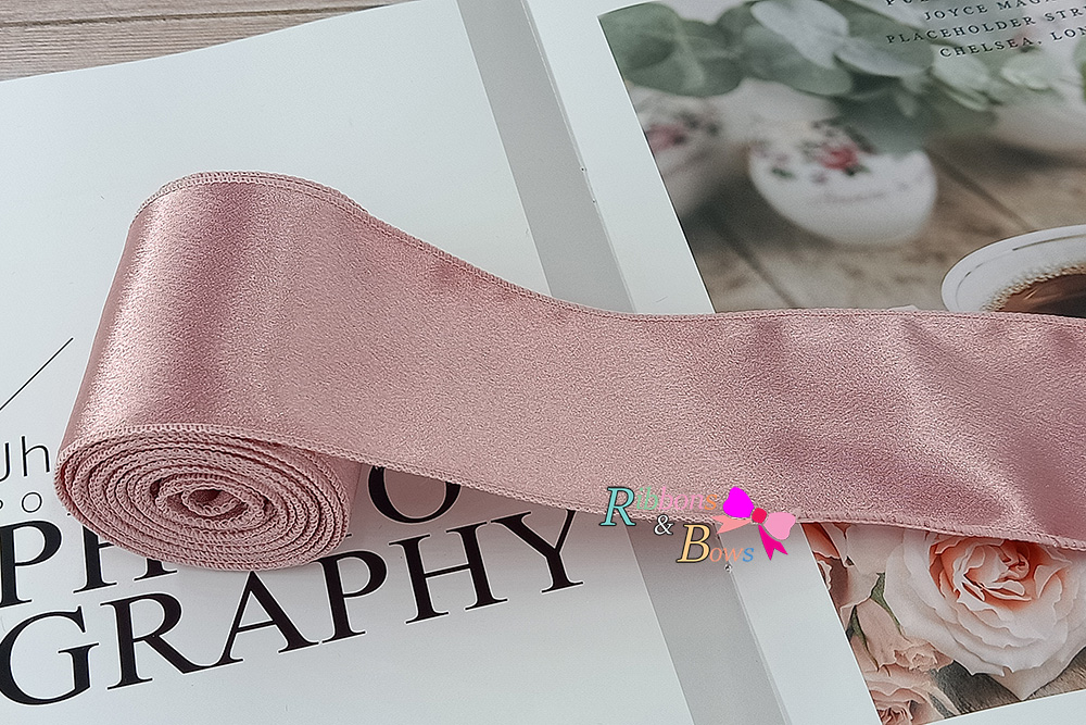 ริบบิ้นผ้าวาเลนติโน่ สีหวาน เย็บขอบ ขนาด 7 ซม.