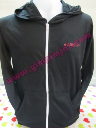 เสื้อฮู้ดสีดำ ซิปสีขาว สกรีนโลโก้