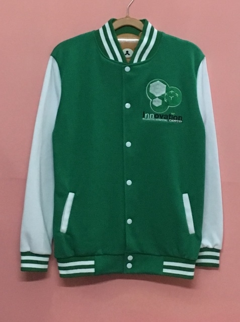 เสื้อแจ็คเก็ตเบสบอลเขียวขาว ปัก innovation