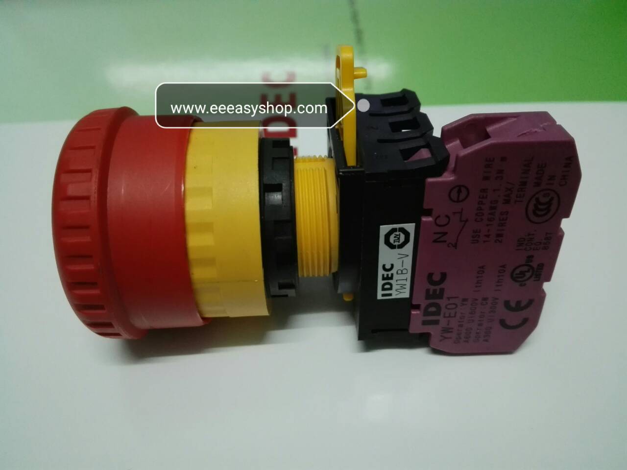 Pushbutton YW1B-V4E01 R