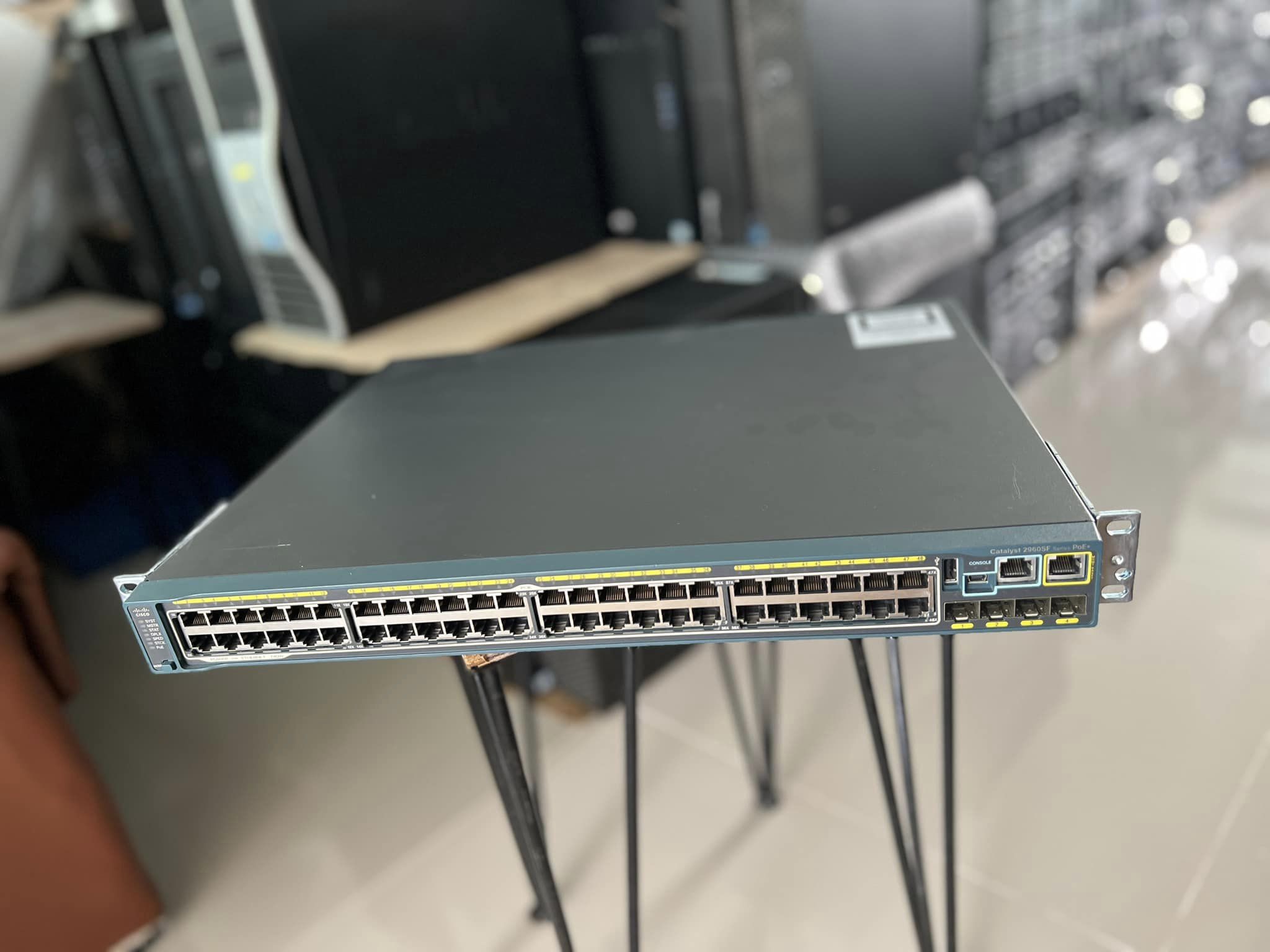 Switch Cisco 2960 48 port PoE 740W สวิทมือสองพร้อมใช้งาน