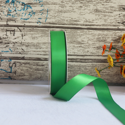 ริบบิ้นผ้าซาติน 2 หน้า สีเขียว 50 หลา (Classic Green)# WX028