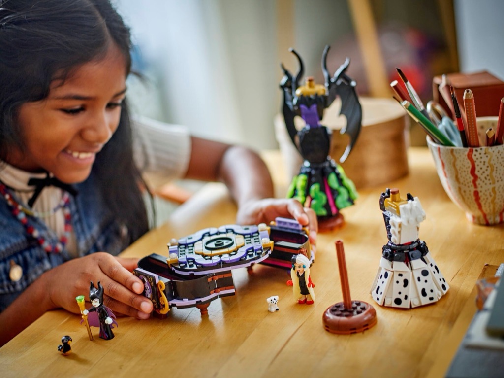 เลโก้ LEGO Disney 43262 Maleficent's and Cruella De Vil's Dresses