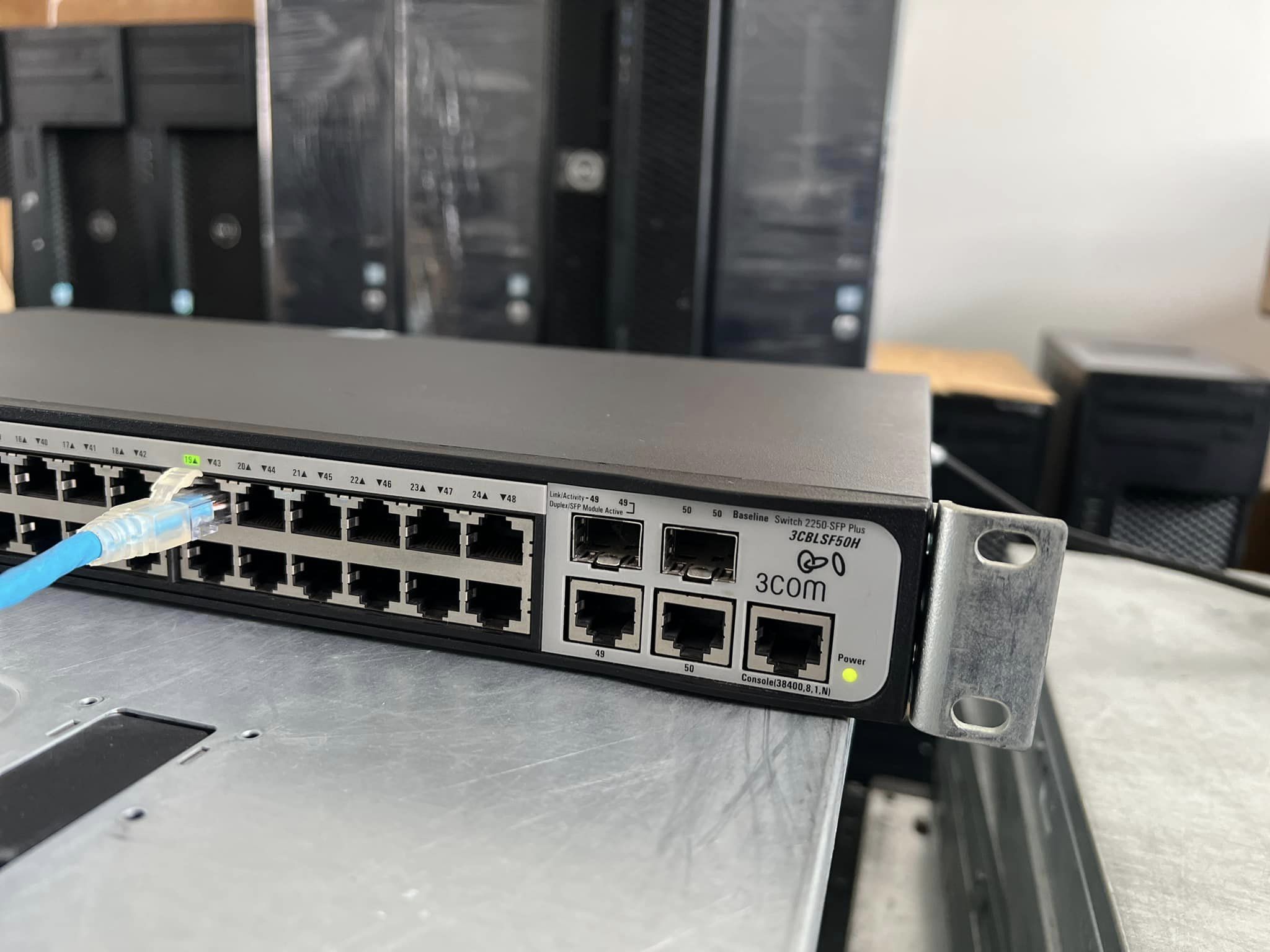 Switch 3Com 2250-SFP Plus 3CBLSF50H มือสองพร้อมใช้งาน