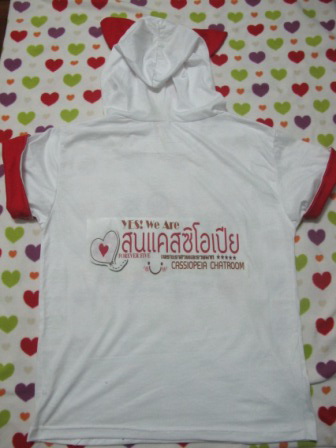 เสื้อฮู้ดหูแมวพับแขนสีแดง