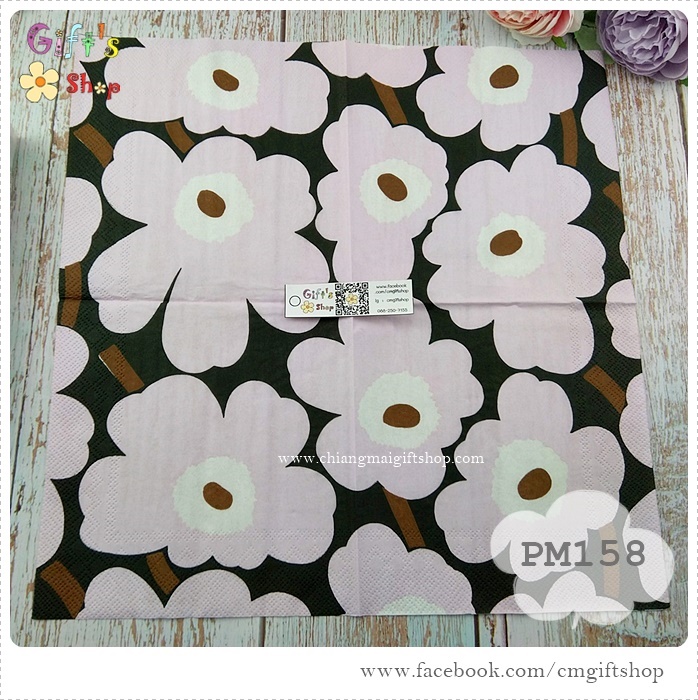กระดาษแนปกิ้น ลายดอกไม้ ลาย UNIKKO rose ลายของ marimekko ดอกไม้สีชมพู พื้นหลังเข้ม