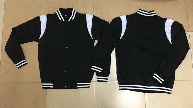 เสื้อแจ็คเก็ตเบสบอลดำ แฟชั่นแต่งไหล่สีขาว