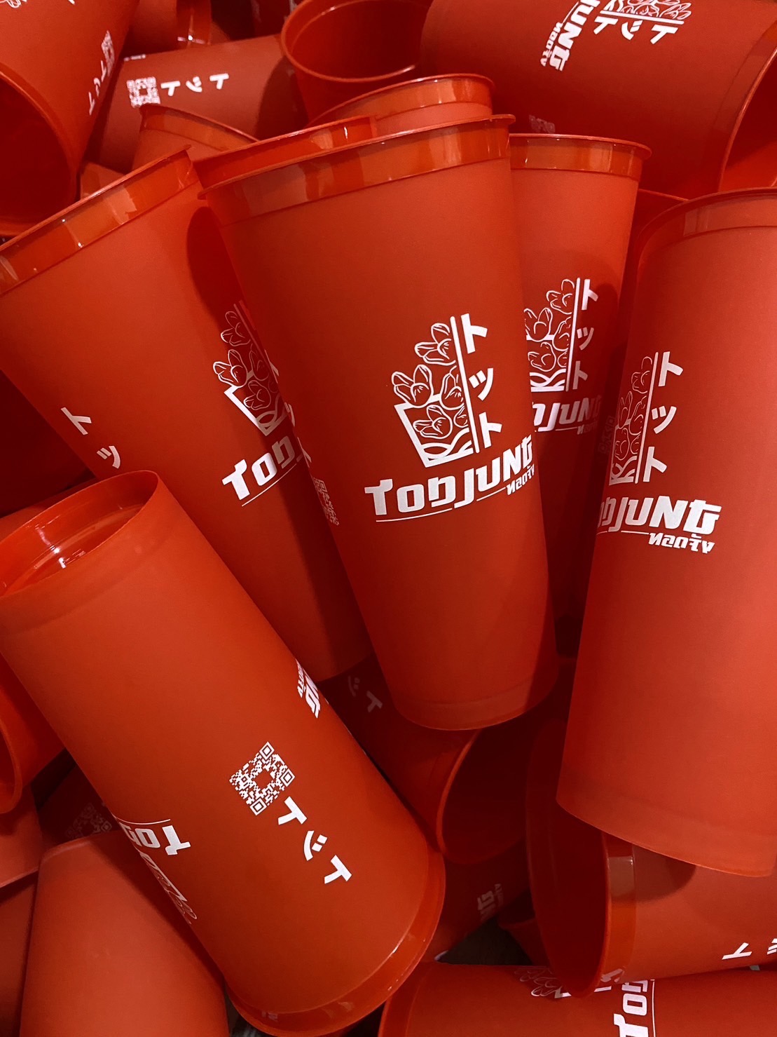 สกรีนแก้ว PP แข็ง แก้วพลาสติกแข็ง แก้วกาแฟ หลากสีสัน