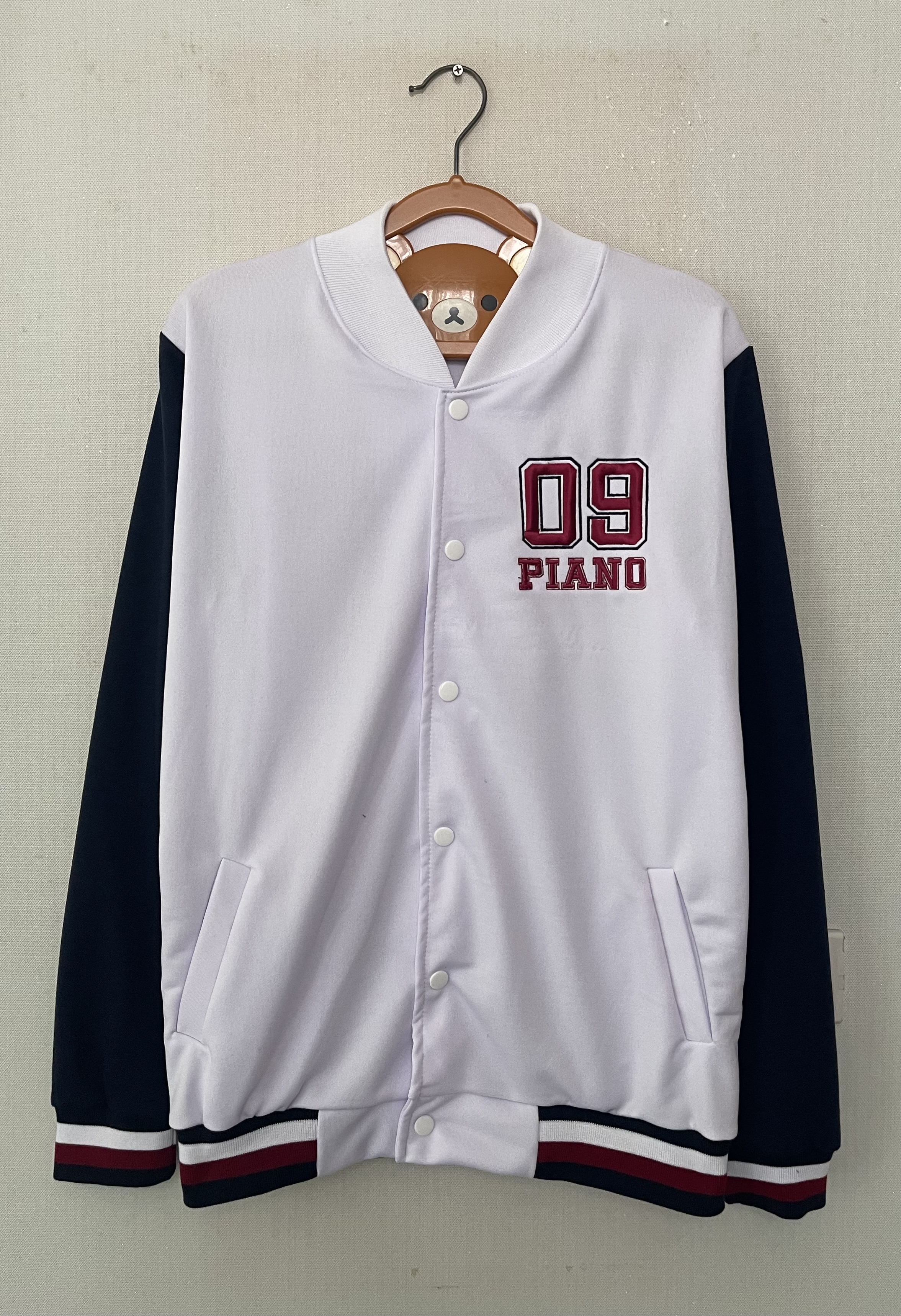เสื้อแจ็คเก็ตผ้าเกล็ดปลา เสื้อรุ่นสีขาว