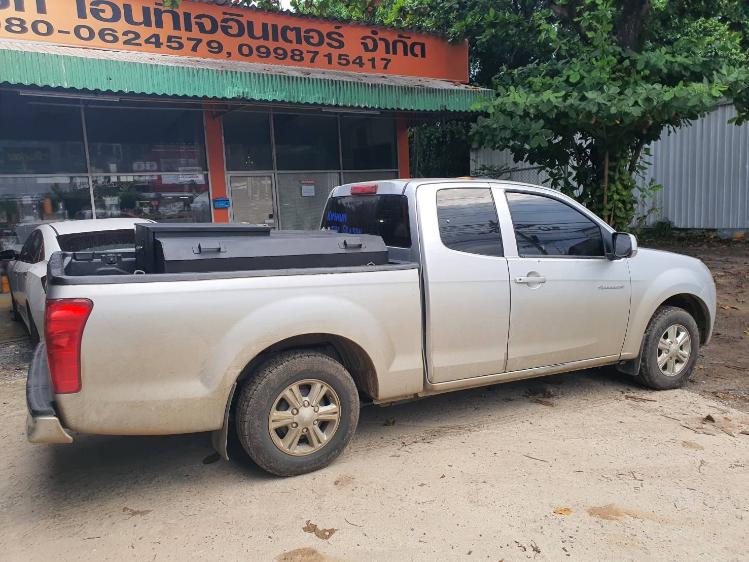 แท้งโมบายขนาด 800 l พร้อมชุดจ่ายน้ำมันระบบไฟแบตเตอรื่ 12 v