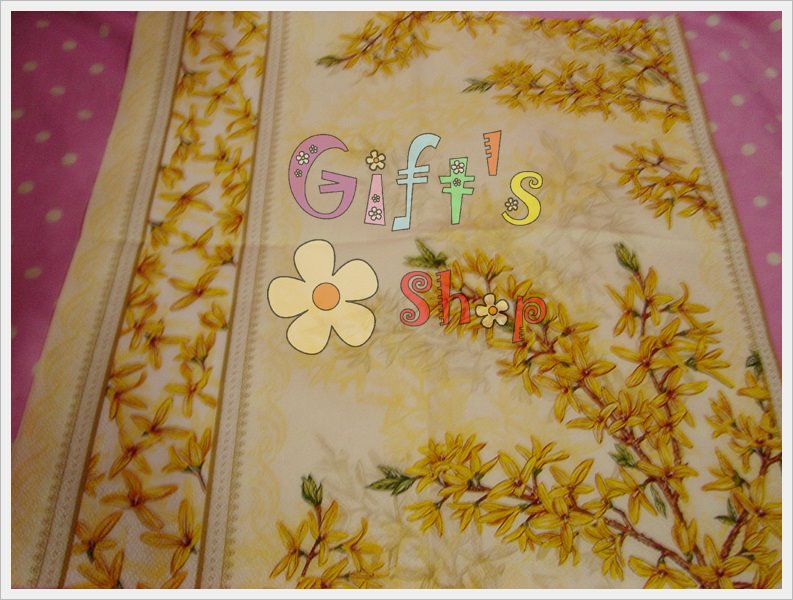 กระดาษแนปกิ้น ลายพวงดอกไม้สีเหลือง มีคาดลายดอกไม้สีเหลือง