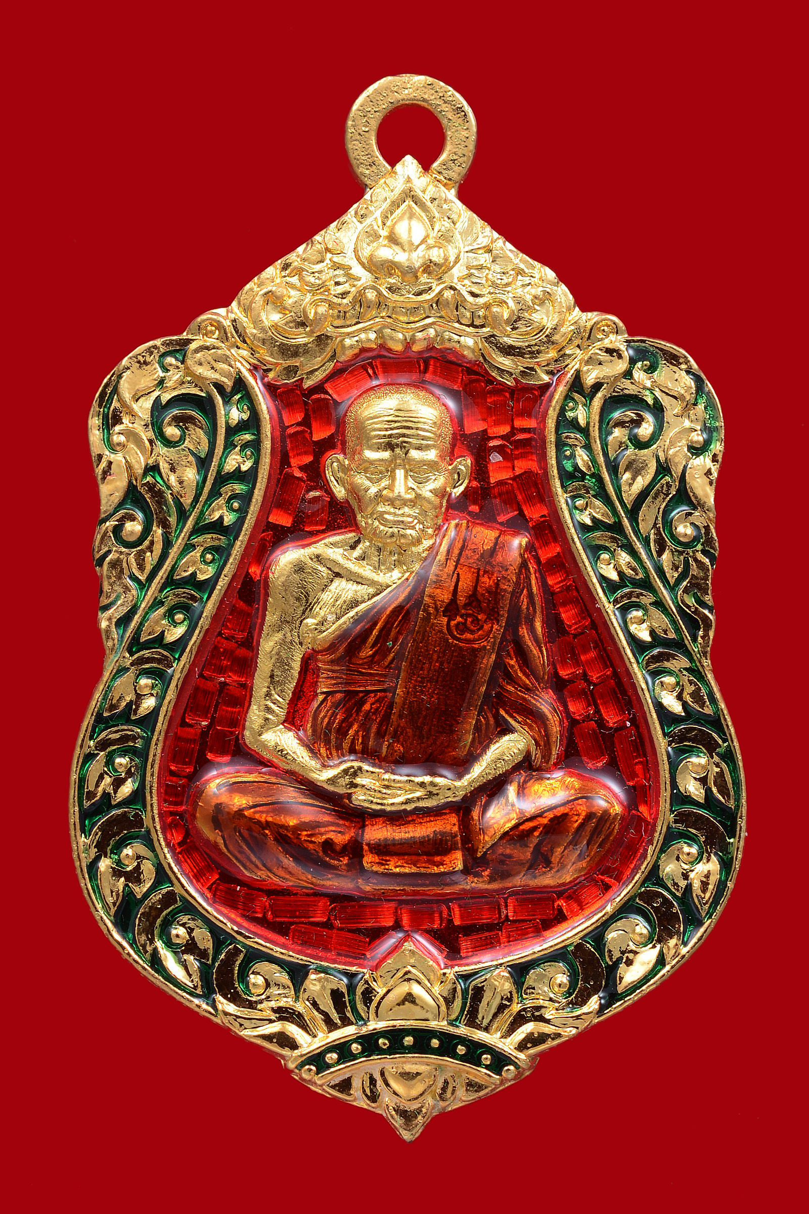 เหรียญเสมา รุ่น 111 ปี หลวงพ่อเงินวัดบางคลาน เนื้อทองแดง กะไหล่ทอง กนกเขียว พื้นแดง ปี 2557 ครับ