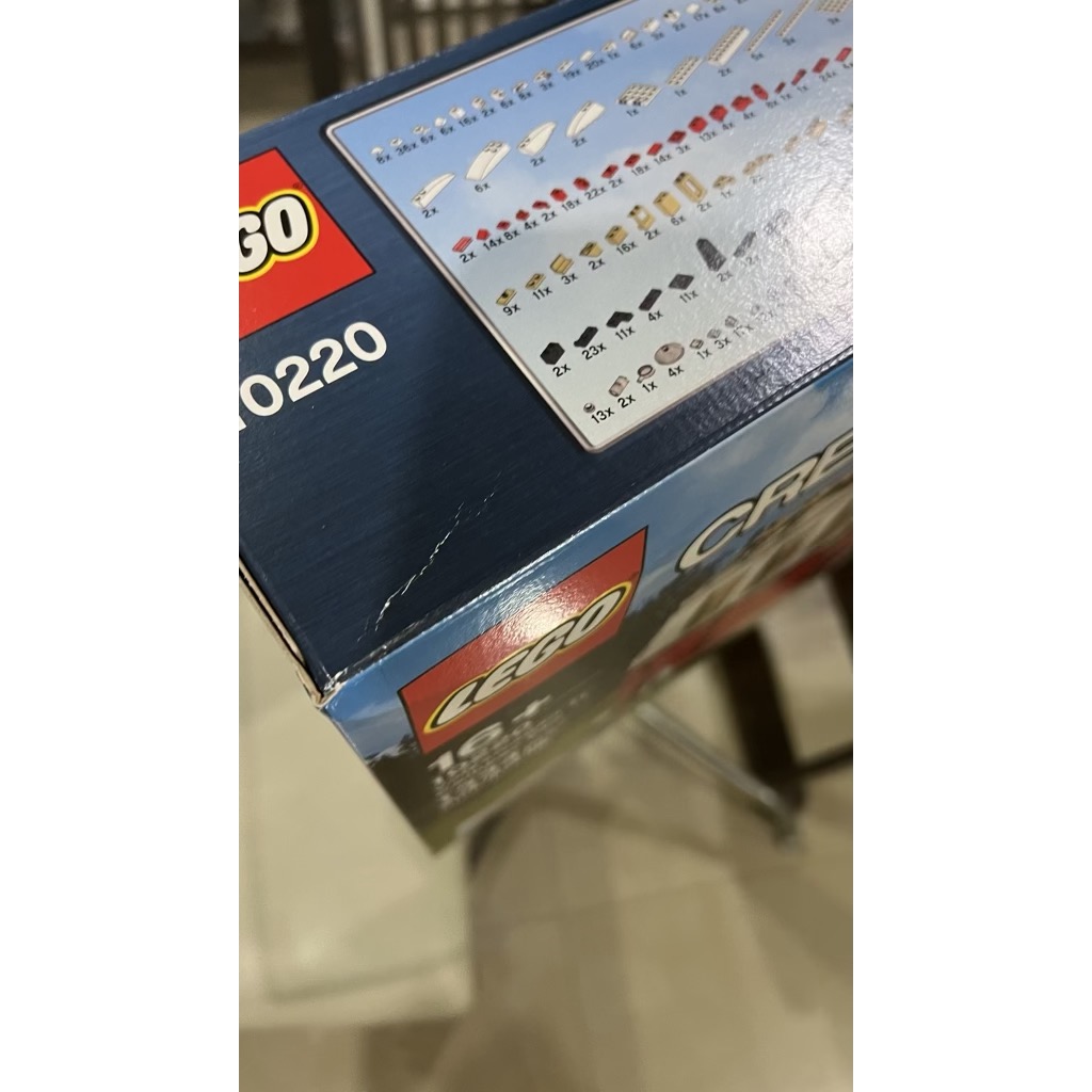 LEGO Exclusives 10220 Volkswagen T1 Camper Van (กล่องไม่สวย - Damaged Box)
