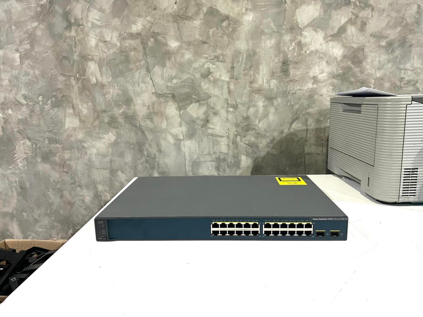 Cisco 3560V2 24PoE switch มือ 2 พร้อมใช้งาน