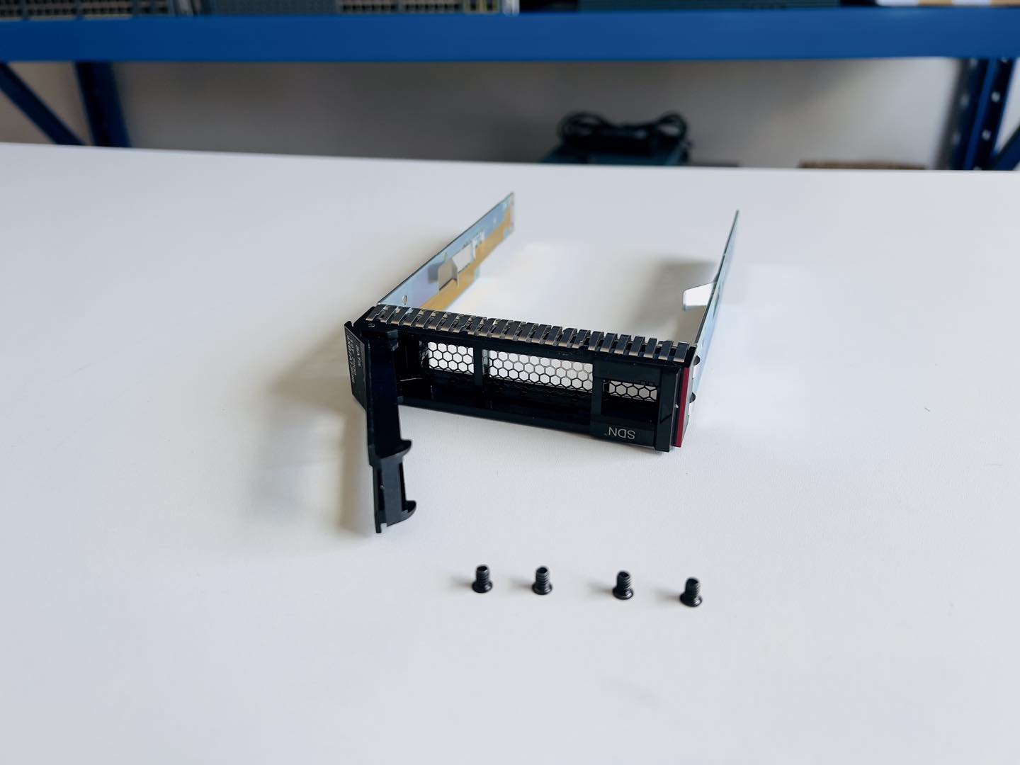 tray hdd lenovo 3.5 int SR650 SR850 SN550 Series SAS SATA เทฮาร์ดดิสเลอโนโวมือสองพร้อมใช้งาน