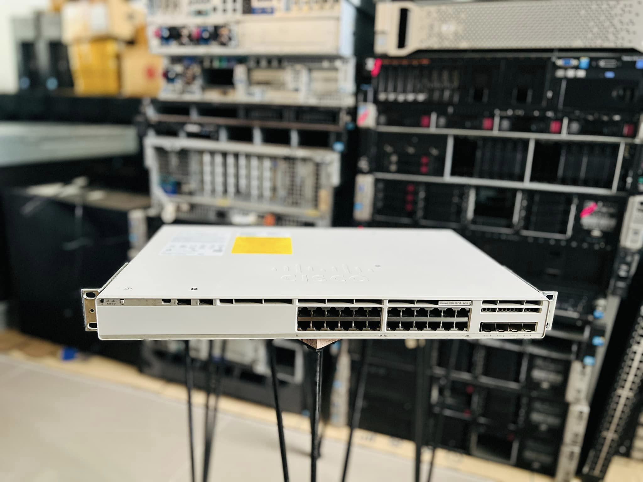Switch Cisco C9200L-24P-4G-E PoE Gigabit 370W สวิทซิสโก้พิโออีมือสองพร้อมใช้งาน