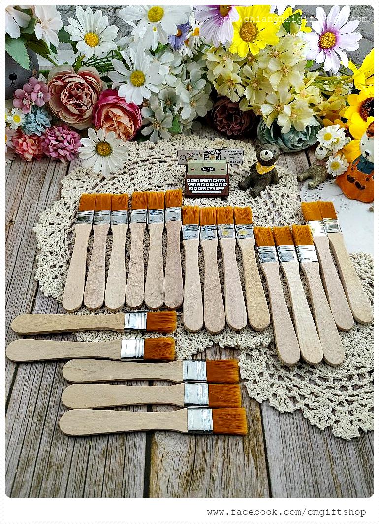 Saleลดราคาตำหนิเล็กน้อย, ขายส่งแปรงขนทองด้ามไม้ขนาดเล็กเกรดบี, แปรงทาสี, แปรงทากาว, แปรงทาน้ำยาเคลือบฯ, ประหยัดมาก, เหมาะสำหรับจัดกิจกรรมเวิร์คช็อป, อุปกรณ์เดคูพาจเบื้องต้น , 1 ชุดมี 10 ด้าม