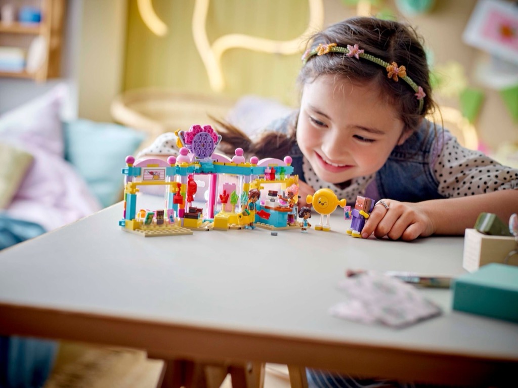 เลโก้ LEGO Friends 42649 Heartlake City Candy Store