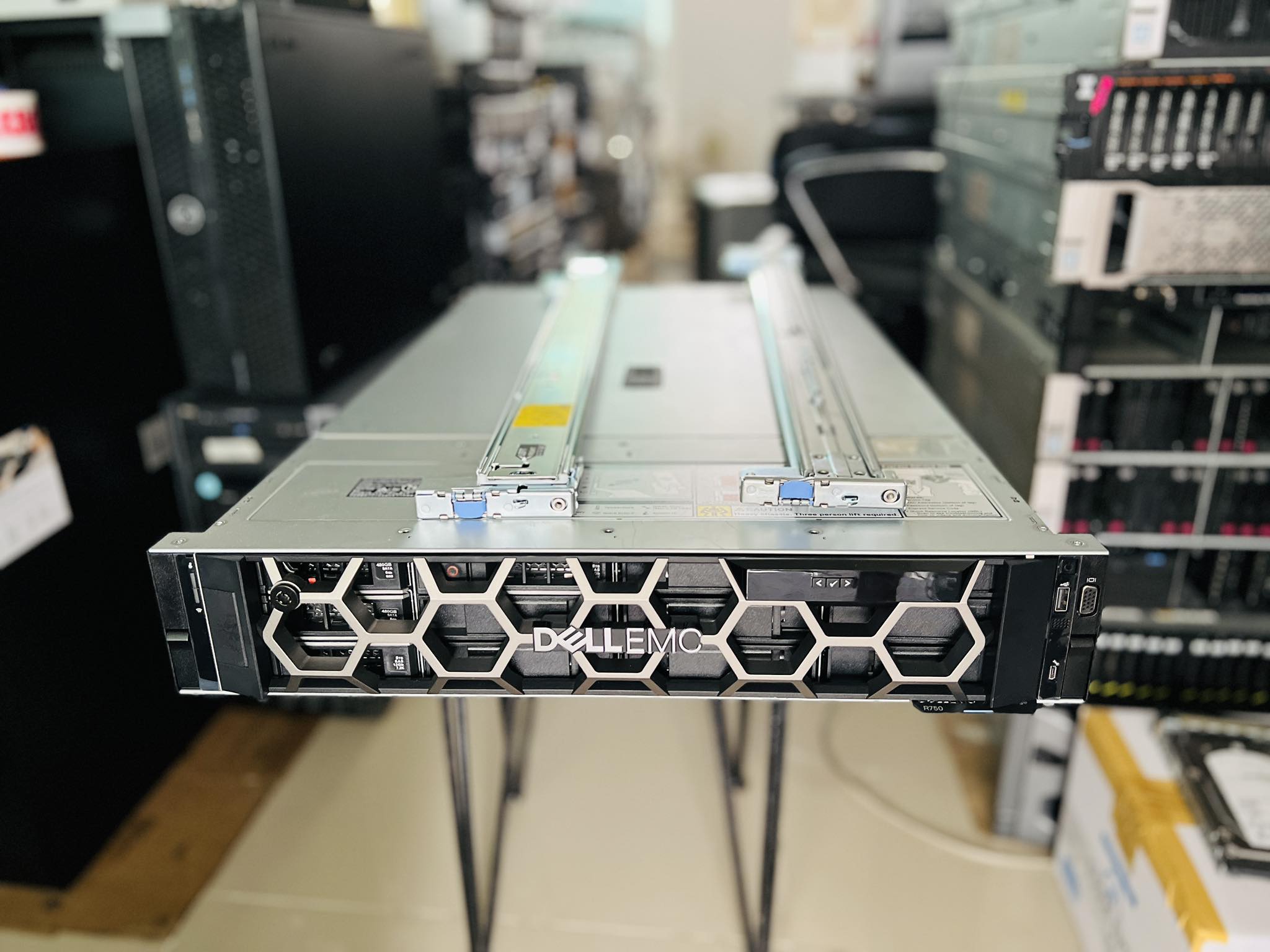 Dell PowerEdge R750 256GB 2cpu 32cores ประกันถึง สิงหาคม 2569 เซิร์ฟเวอร์เดลมือสองพร้อมใช้งาน