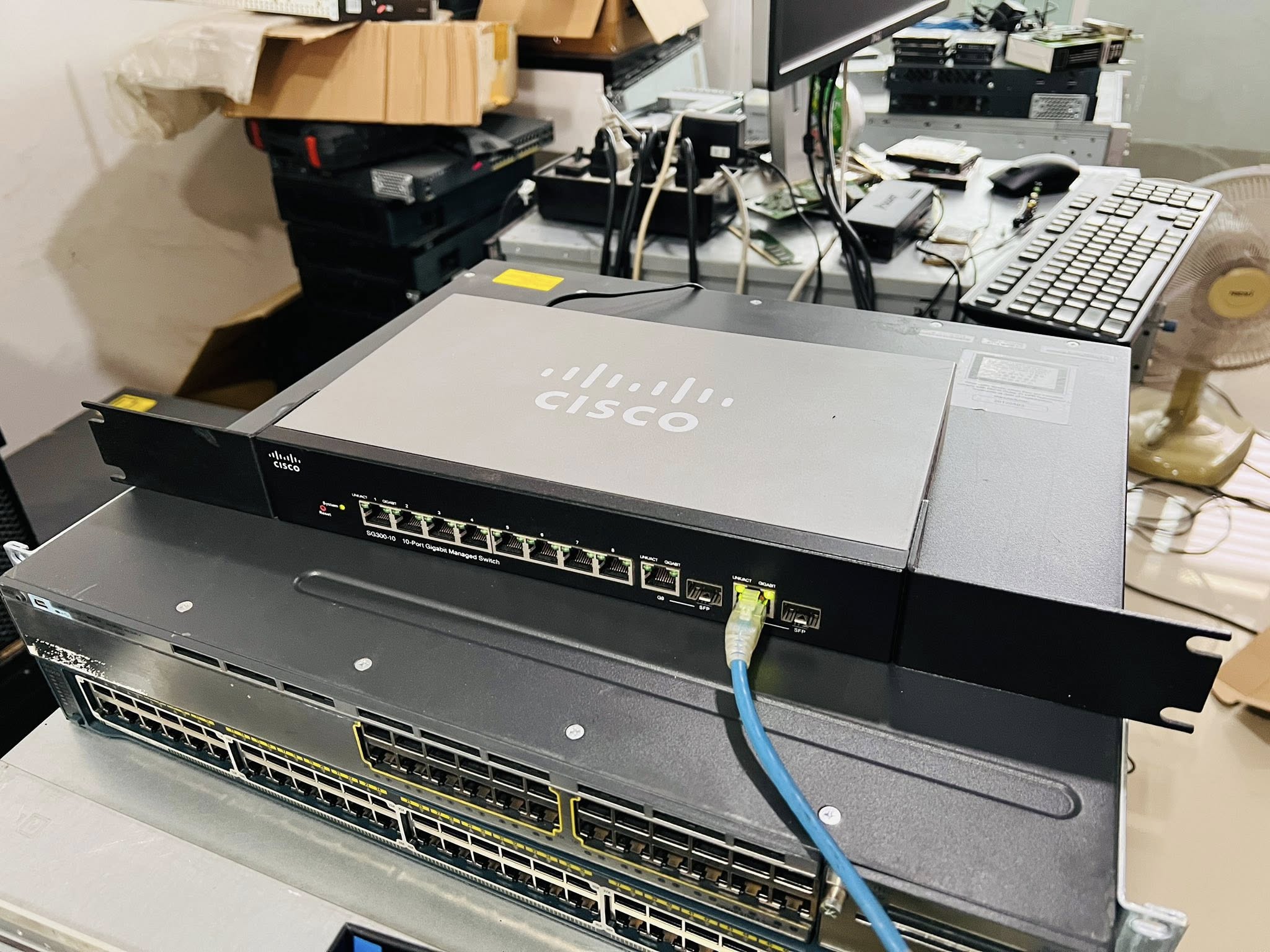 Switch Cisco SG300 10port Gigabit สวิทซิสโก้มือสองพร้อมใช้งาน