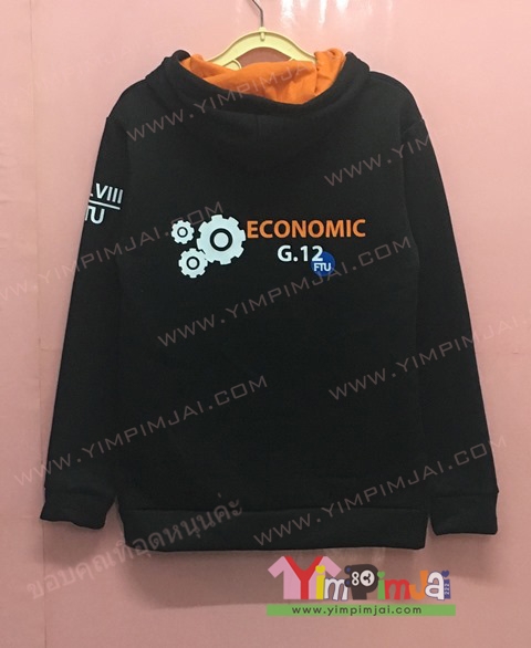 เสื้อรุ่นมีฮู้ดสีดำ ซ้อนหมวกขาว