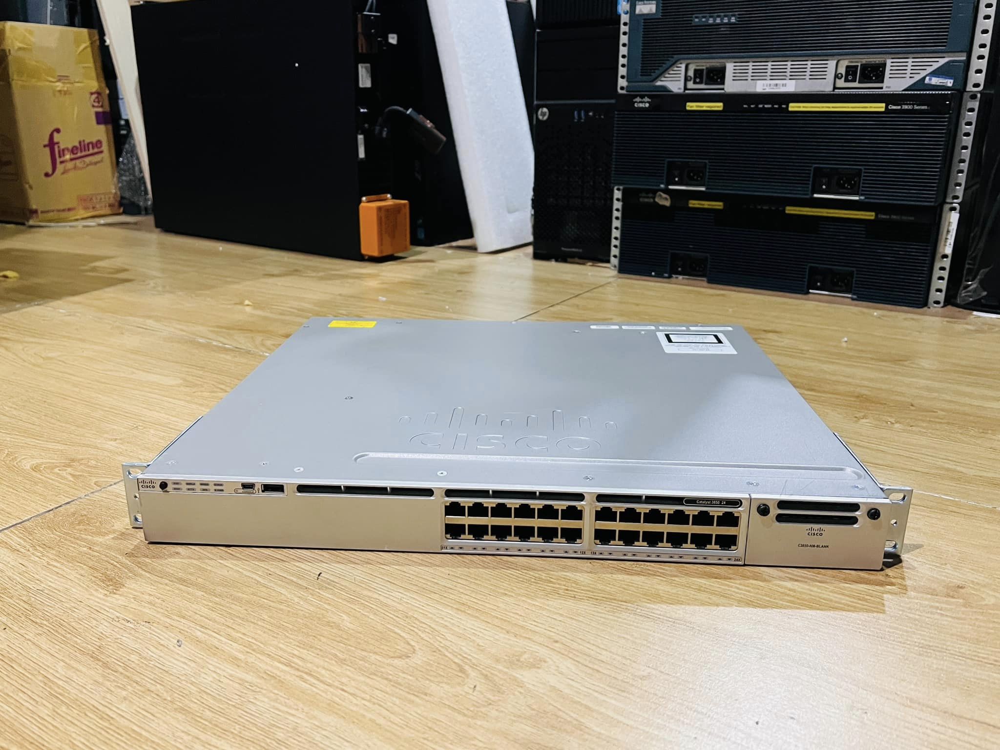 switch cisco 3850 24T-E layer 3 gigabit มือสองพร้อมใช้งาน