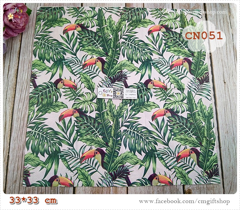 กระดาษแนปกิ้น, ลายนกเงือกในป่า, ลายนกเงือก, ลายป่าไม้, ลายป่าทรอปิคอล, ลายนก, ลายใบไม้, พื้นหลังสีครีม, พื้นหลังสีน้ำตาลอ่อน, ลายสัตว์ป่า