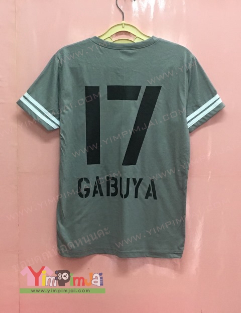 เสื้อยืดสีเทาเย็บแถบแขนสกรีนเปลี่ยนชื่อ