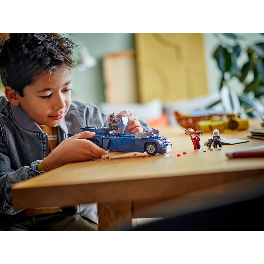 เลโก้ LEGO Super Heroes 76274 Batman with the Batmobile vs. Harley Quinn and Mr. Freeze