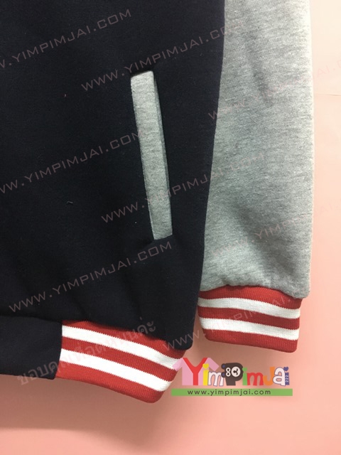 เสื้อแจ็คเก็ตกรมท่า แขนเทา แต่งปักจั๊มแดงริ้วขาว