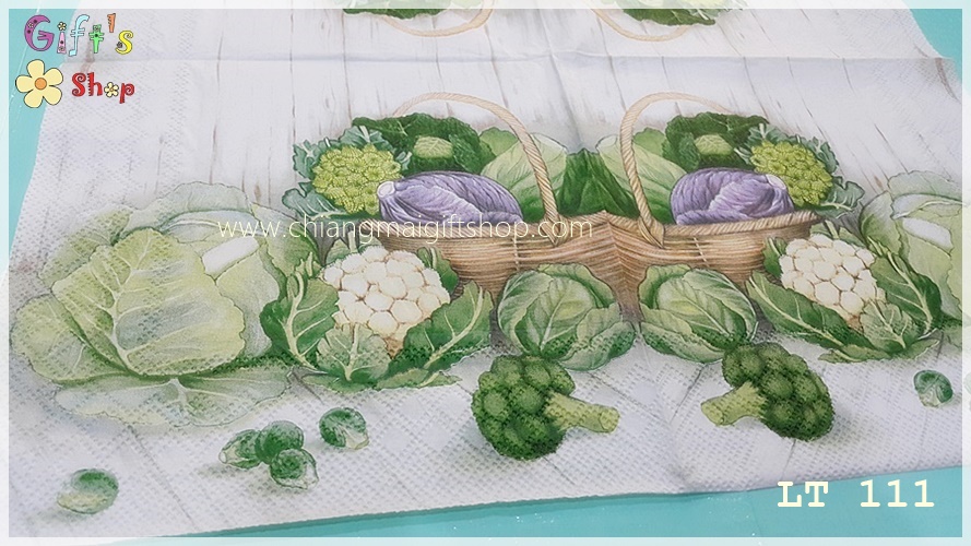 กระดาษแนปกิ้น ลาย Cabbage ตะกร้าผัก ดอกกะหล่ำ บล็อคโคลี่ พื้นหลังลายไม้สีขาว