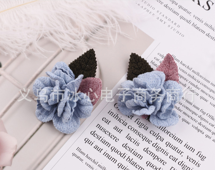 ดอกไม้ผ้าพร้อมใบไม้ ขนาด 4 ซม. มี 8 สีให้เลือก#CR036