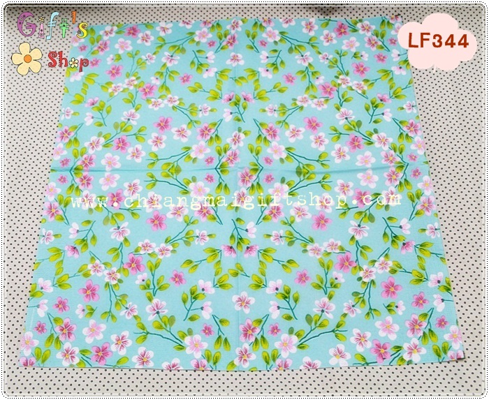กระดาษแนปกิ้น ลายดอกไม้สีชมพู พื้นหลังสีฟ้า