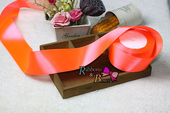 ริบบิ้นผ้าซาตินสีส้ม ม้วน 25 หลาSA018