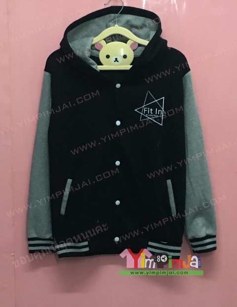 เสื้อฮู้ต เสื้อกันหนาว เสื้อรุ่น สีกรมท่า แขนยาวเทา หมวกกรมท่าในเทา กระดุมขาว มีกระเป๋า สกรีนตามสั่ง FIT IN PRODUCTION