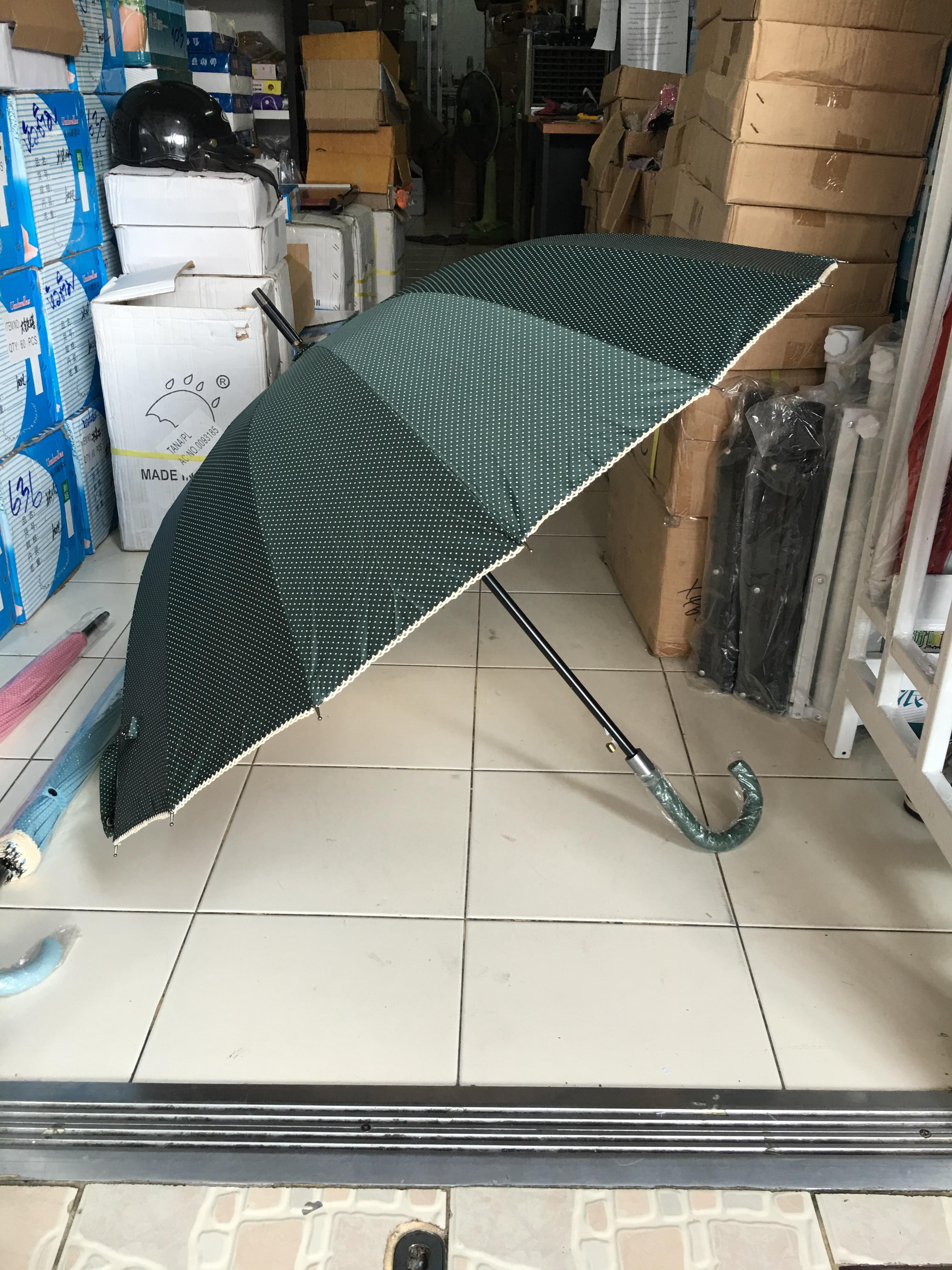 ร่มตอนเดียว23นิ้วลายจุดมีระบายลูกไม้มียูวีสีทอง